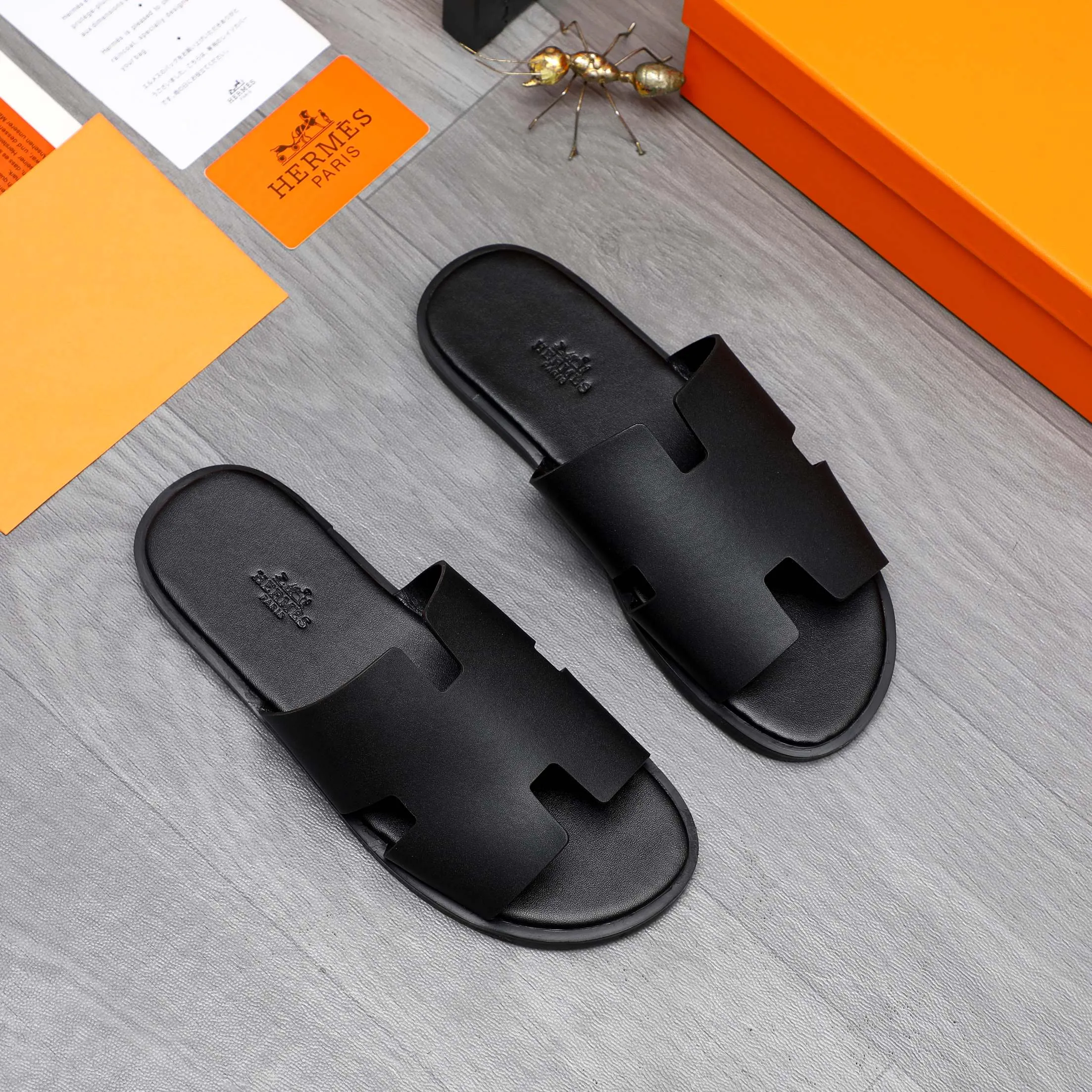 Men's shoes 💰280 Product trademark: Hermes "Hermes" slippers Regular size: 38-46 Product material: High-quality cowhide upper, microfiber lining, original outsole